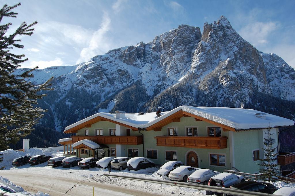 Hotel Gstatsch アルペ・ディ・シウージ エクステリア 写真