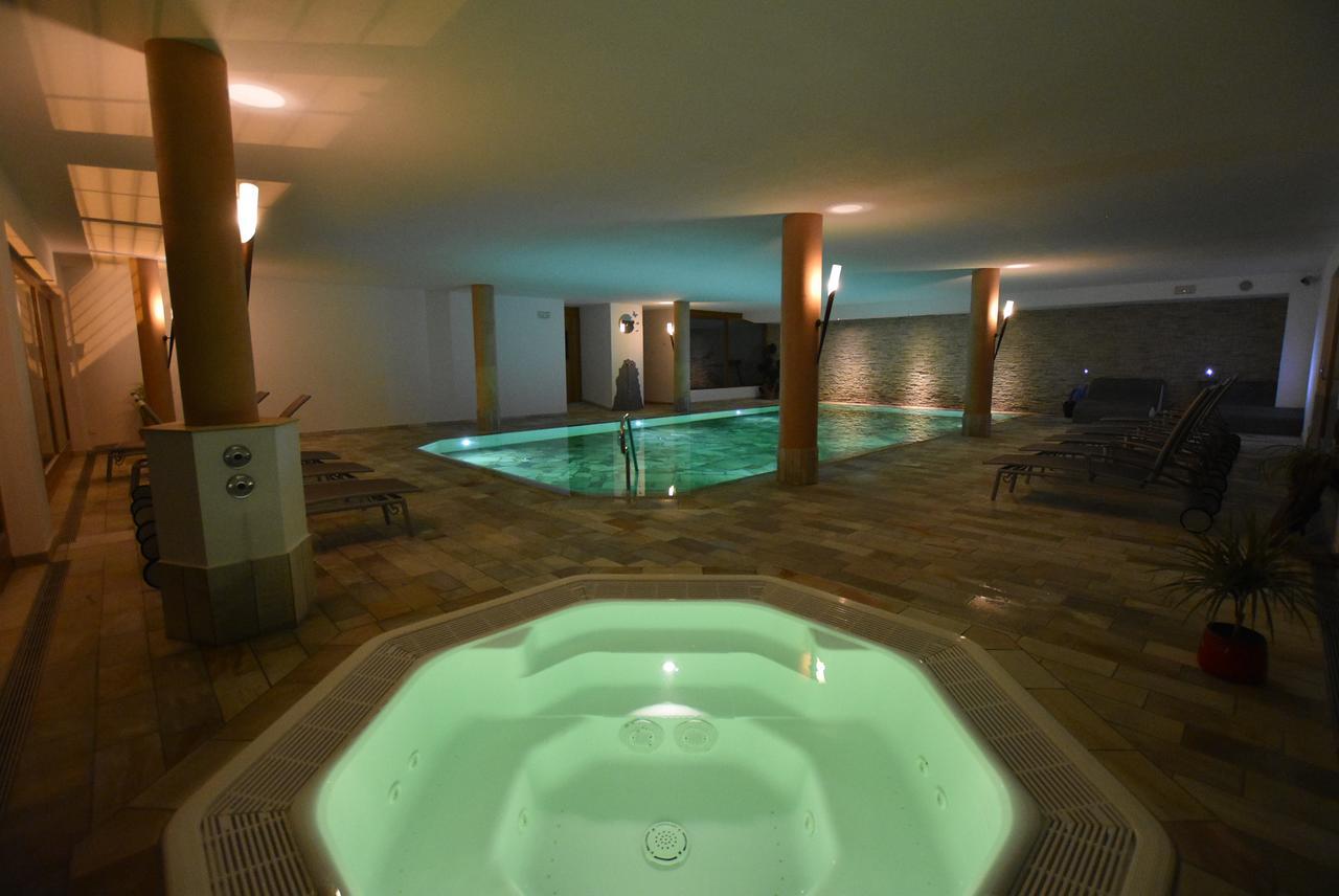 Hotel Gstatsch アルペ・ディ・シウージ エクステリア 写真