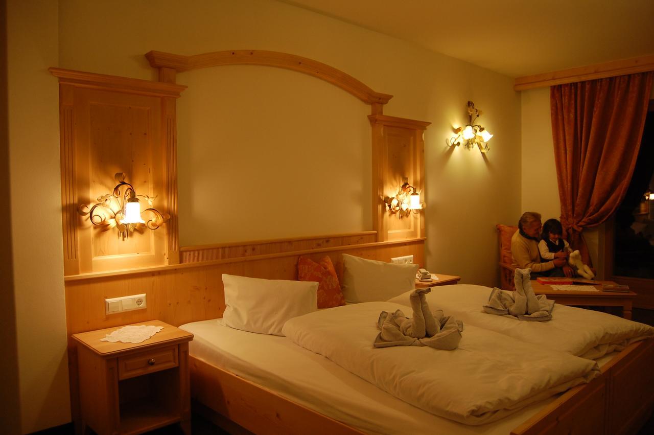 Hotel Gstatsch アルペ・ディ・シウージ エクステリア 写真
