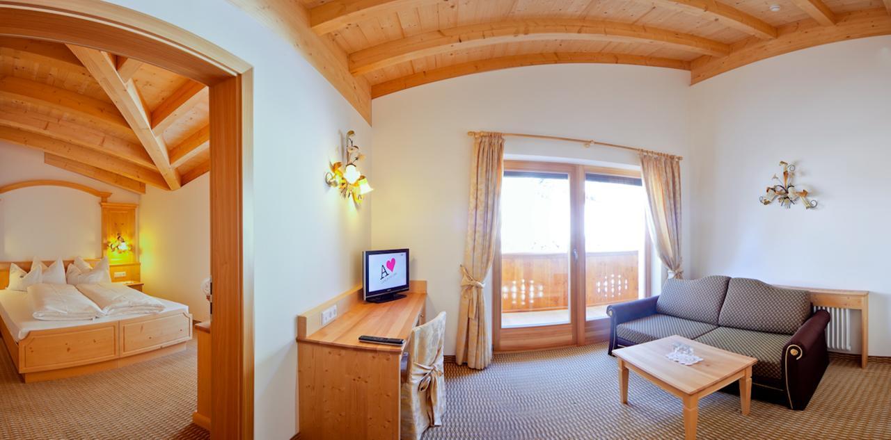 Hotel Gstatsch アルペ・ディ・シウージ エクステリア 写真