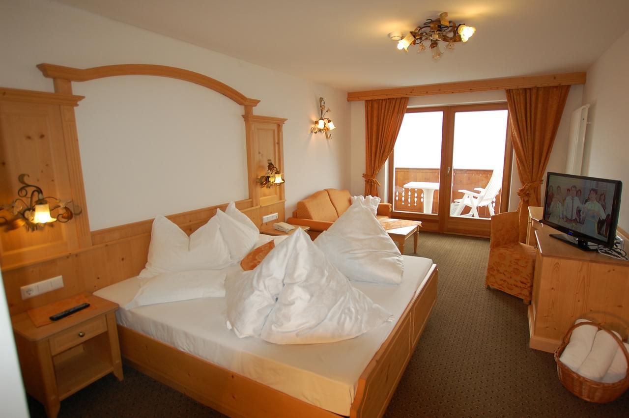 Hotel Gstatsch アルペ・ディ・シウージ エクステリア 写真